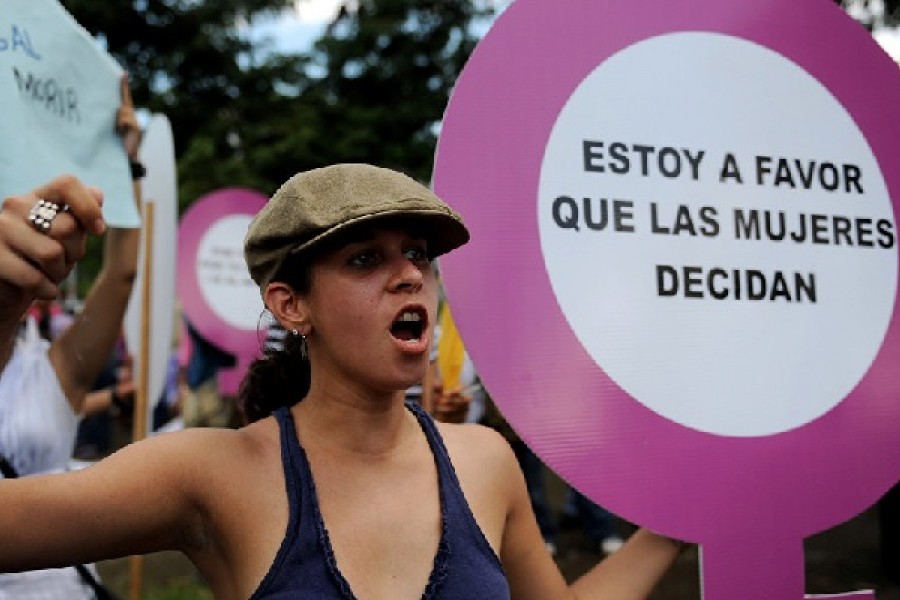 Propuesta de despenalizar el aborto en Colombia vuelve a abrir polémica en el país