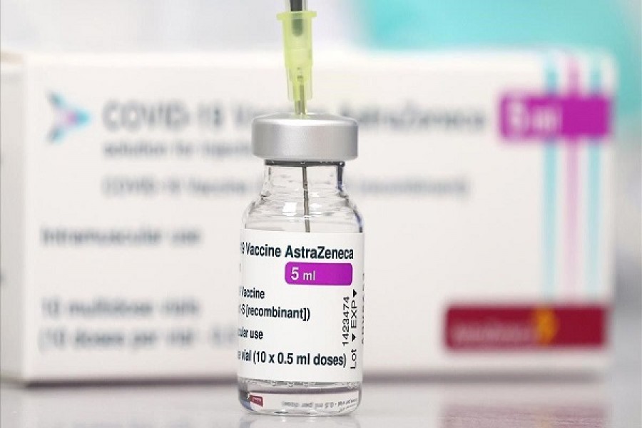 Preocupación por coágulos de sangre tras aplicar vacuna de AstraZeneca