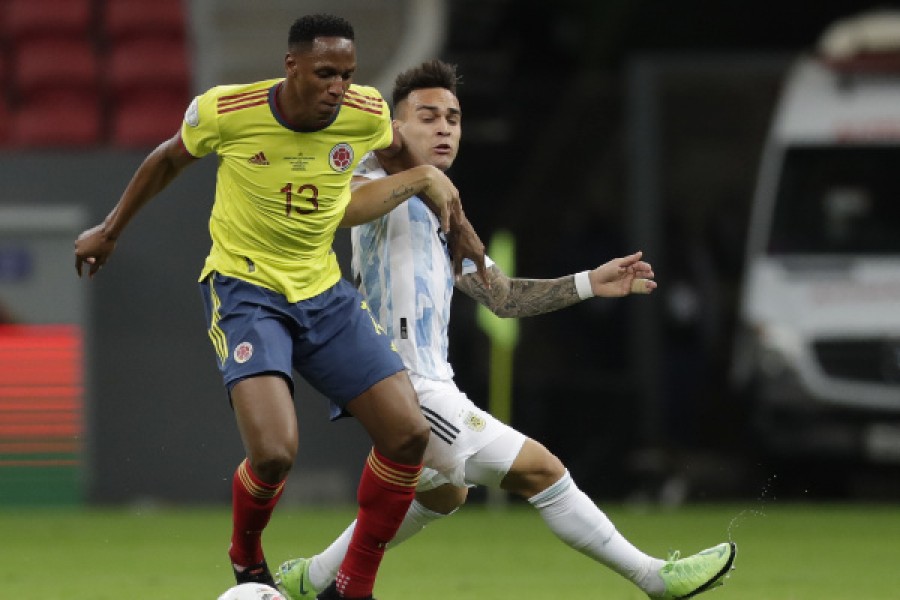 Listos los árbitros del compromiso Argentina - Colombia
