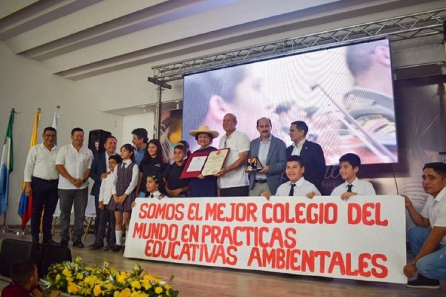 Colegio de Pitalito es ejemplo para todo el país